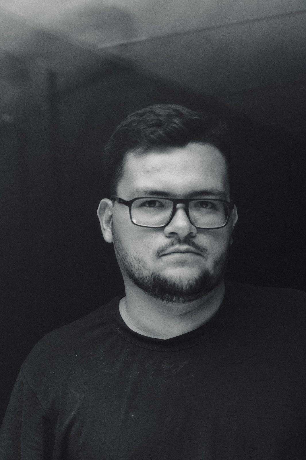 Retrato frontal de Jorge Flechas