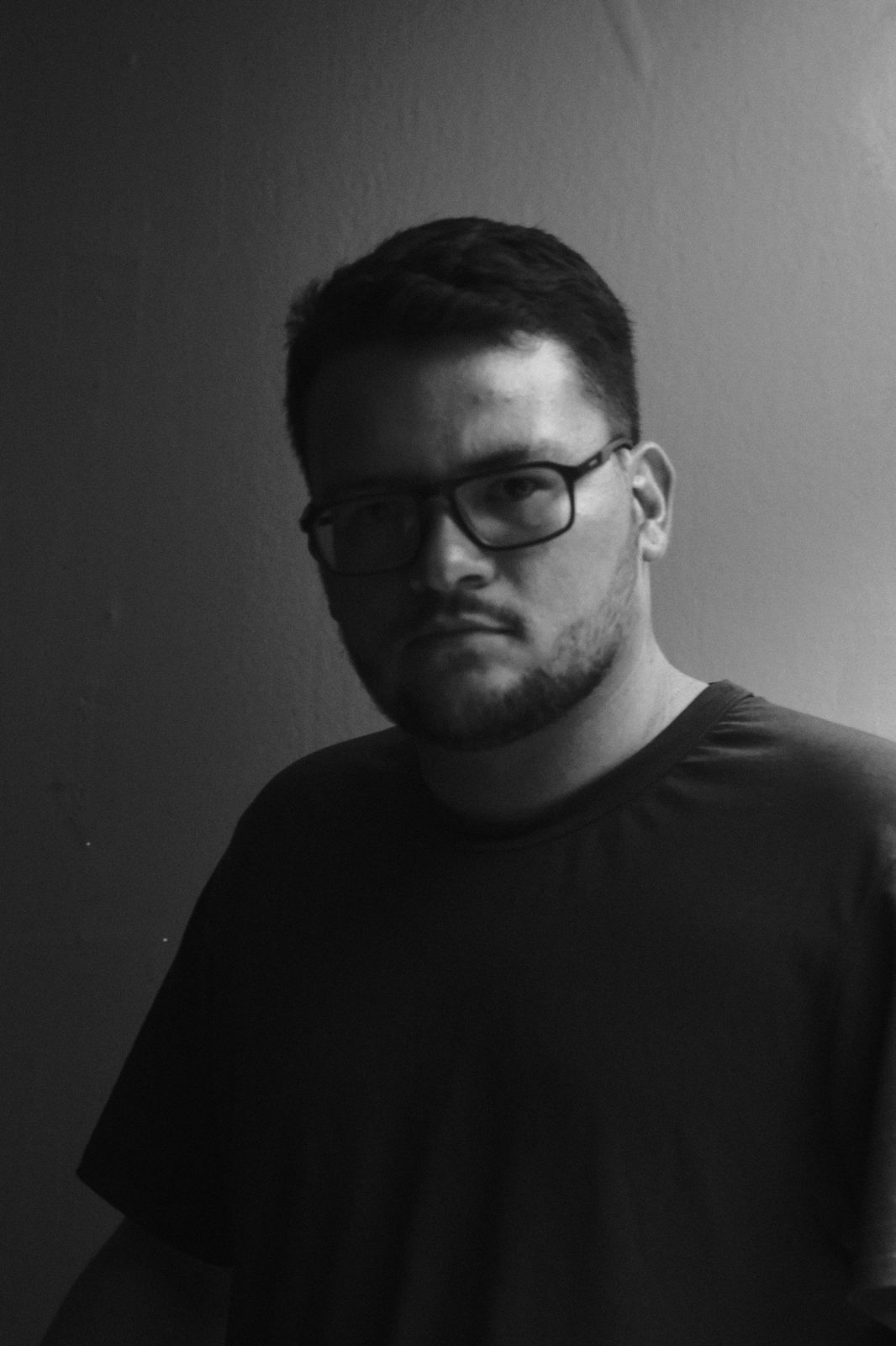 Retrato en blanco y negro de Jorge Flechas